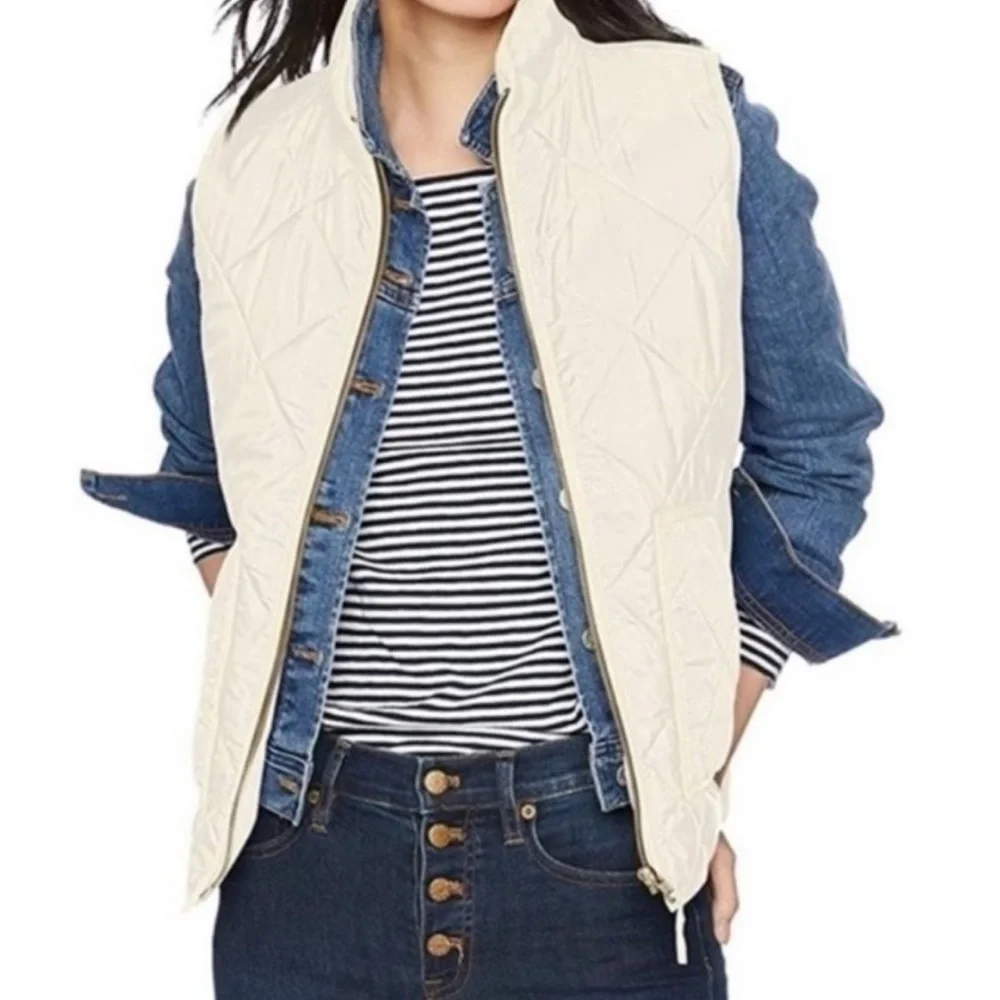 J Crew quilted vest white cream color Gold zipper SZ small excellent condition